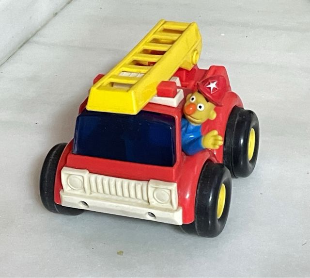 Camión bomberos Epi y Blas