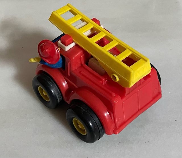 Camión bomberos Epi y Blas