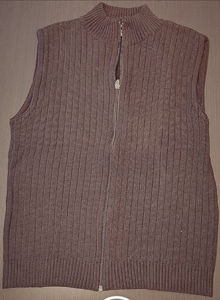 Chaleco sin mangas, camisetas y camisa.