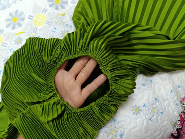 Vestido verde plisado