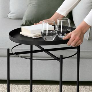 Mesa auxiliar redonda Ikea Gladom metal negro