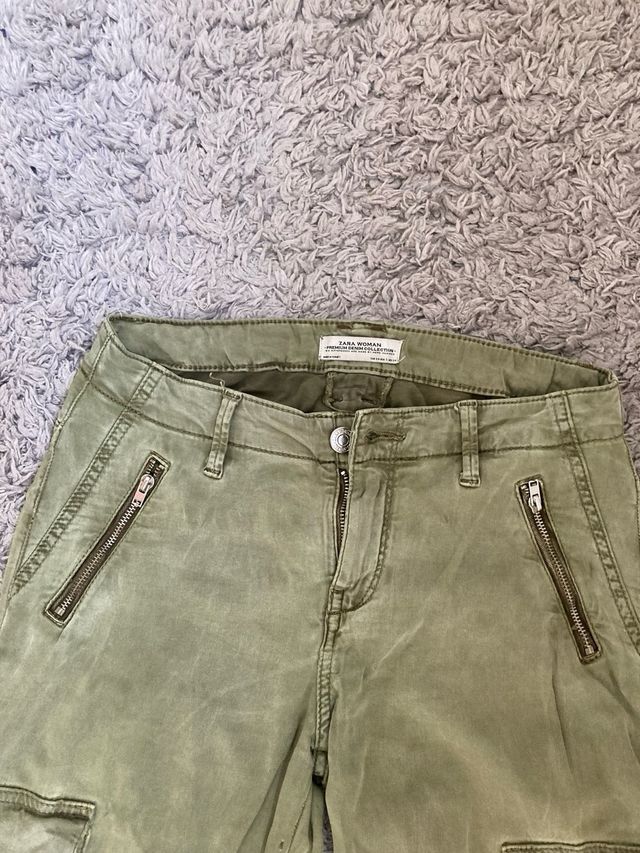 Pantalón verde Zara 