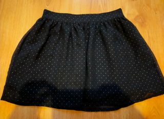 Falda negra y dorada