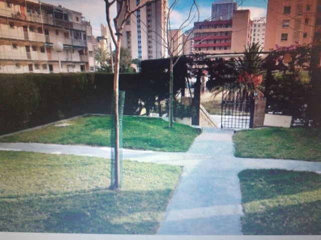 Benidorm 2 hab. con piscina y parking. Levante