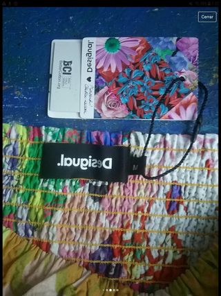 Top DESIGUAL con etiqueta