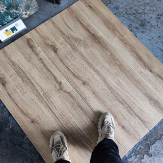 Azulejo imitación madera roble                    
