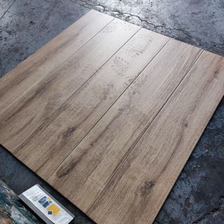 Azulejo imitación madera roble                    