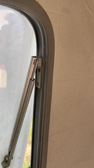 Repuestos para brazos ventanas caravanas