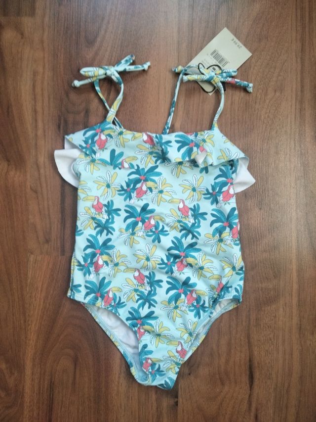 Bañador niña. Talla 4-5. Sin estrenar