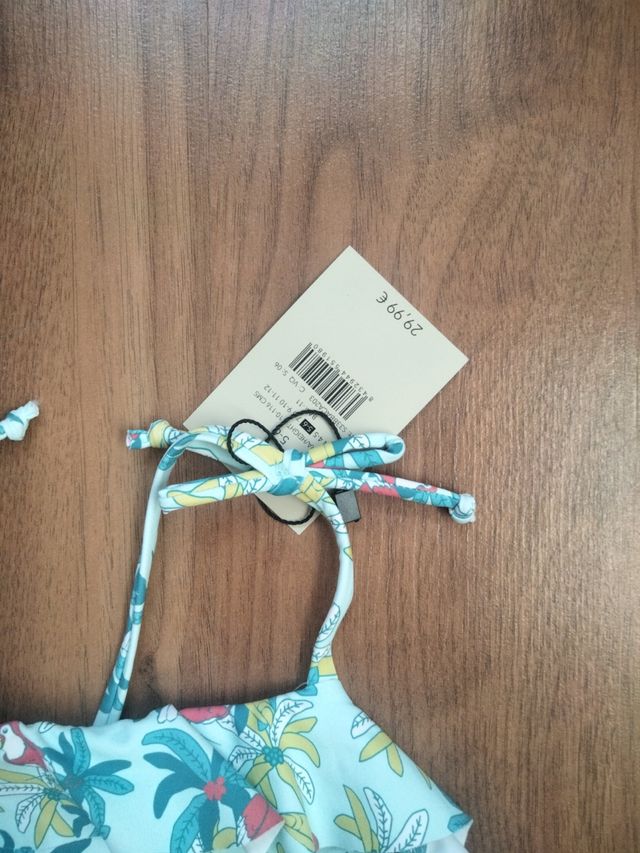Bañador niña. Talla 4-5. Sin estrenar