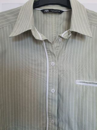 Camisa cropped. Zara.