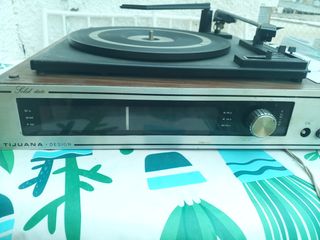 Tocadiscos - radio antiguo