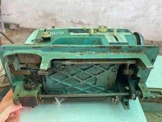 MAQUINA DE COSER 777