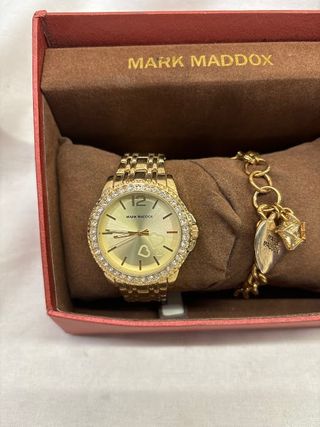 Estuche Mark Maddox Reloj Dorado + Pulsera Corazon