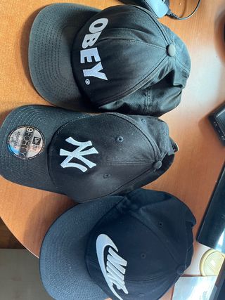 Pack de gorras: Nike, Obey y New york yankees