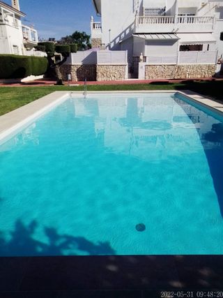 Piscinas y jardines