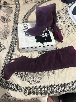 Preciosas botas altas de ante de la marca Mimao