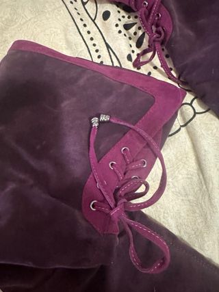 Preciosas botas altas de ante de la marca Mimao