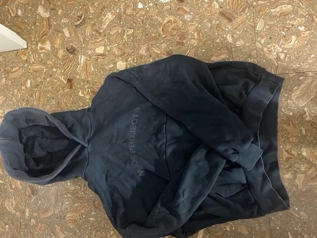 Sudadera nude project