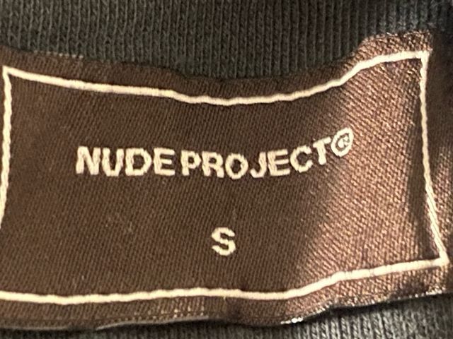 Sudadera nude project