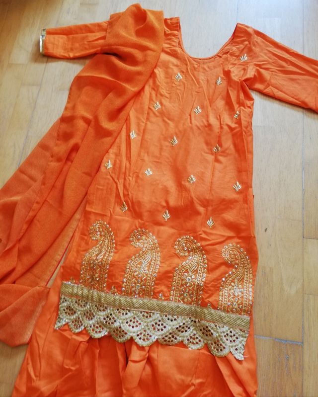 Traje típico de India. Suit salwar