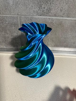 Vaso in plastica multicolor colore che cambia