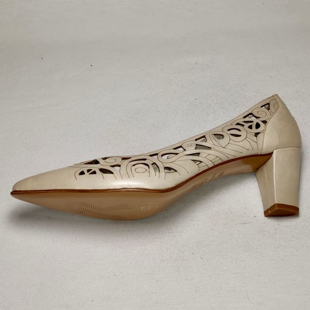 Zapato salón piel troquelad n°40