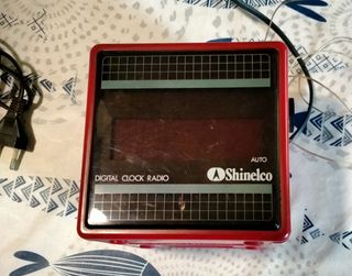 radio sveglia digitale rosso