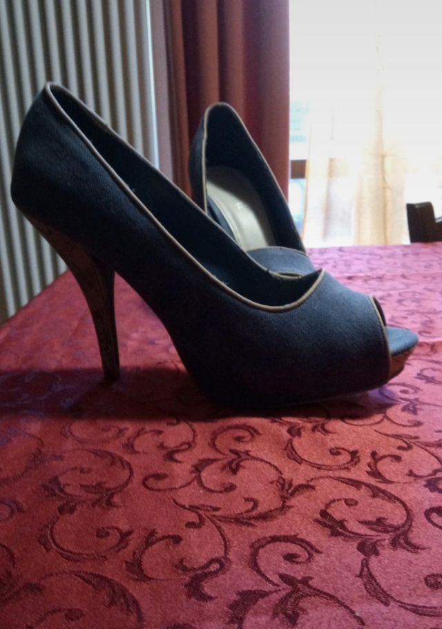 Scarpa con tacco jeans