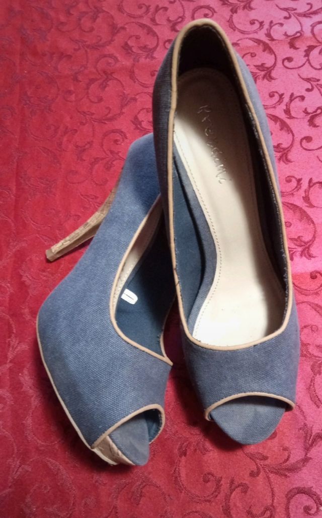 Scarpa con tacco jeans