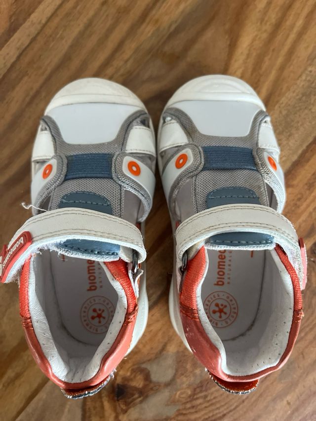 Sandalias biomecánics