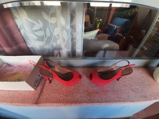 Zapatos rojos de tacón