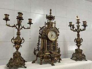 Candelabros y reloj bronce