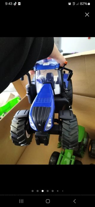 Granja madera , animales y 2 tractores +excavadora