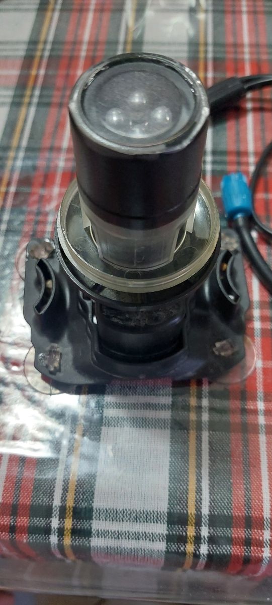 Ossiginatore acquario con luce rossa 