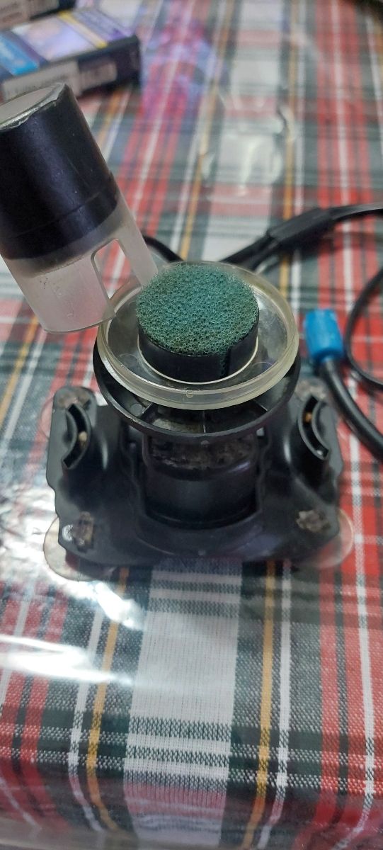 Ossiginatore acquario con luce rossa 