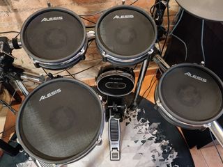 Batería electrónica Alesis Command Mesh