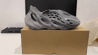 Yeezy FOAM RNR MX GRANITE TALLA 44.5