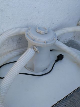 Depuradora de piscina con tubos