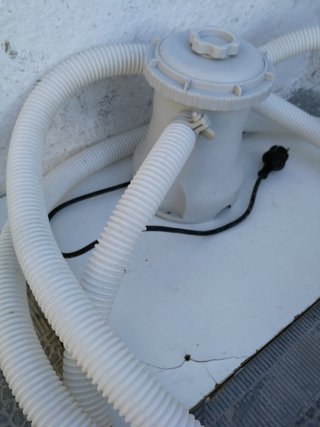 Depuradora de piscina con tubos