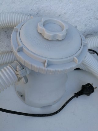 Depuradora de piscina con tubos