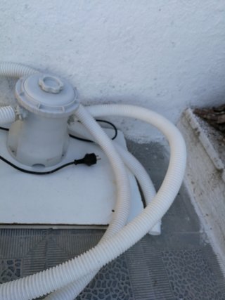 Depuradora de piscina con tubos