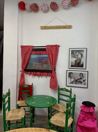 SILLAS Y MESAS SEVILLANAS