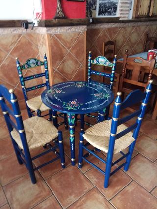 SILLAS Y MESAS SEVILLANAS