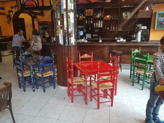 SILLAS Y MESAS SEVILLANAS