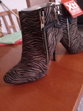 Botines de mujer de piel y leopardo