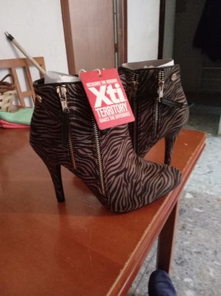 Botines de mujer de piel y leopardo