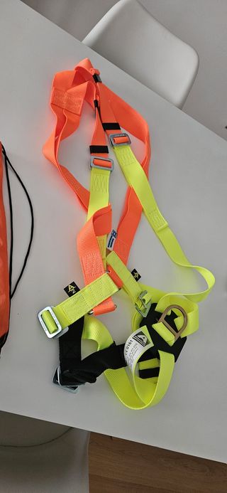 ARNES DE TRABAJO PARA ALTURA TOTALMENTE NUEVO A ES