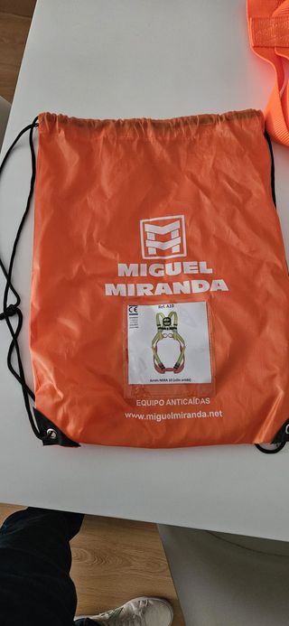 ARNES DE TRABAJO PARA ALTURA TOTALMENTE NUEVO A ES