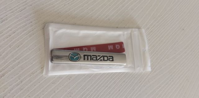 Insignia Mazda emblema 